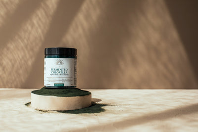 Fermented chlorella tablets showing the difference between fermented and pulverised chlorella processing methods